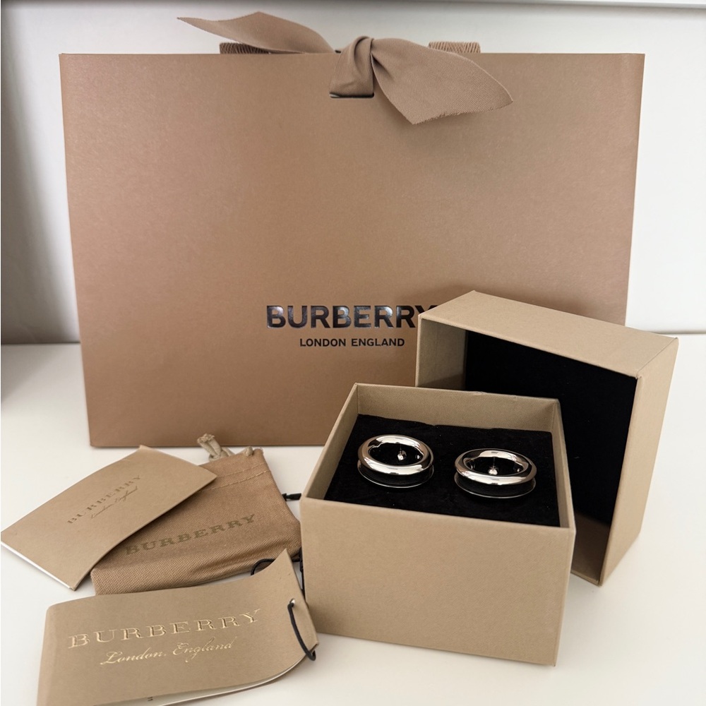 BURBERRY LEATHER DETAILED GROMMET EARRINGS